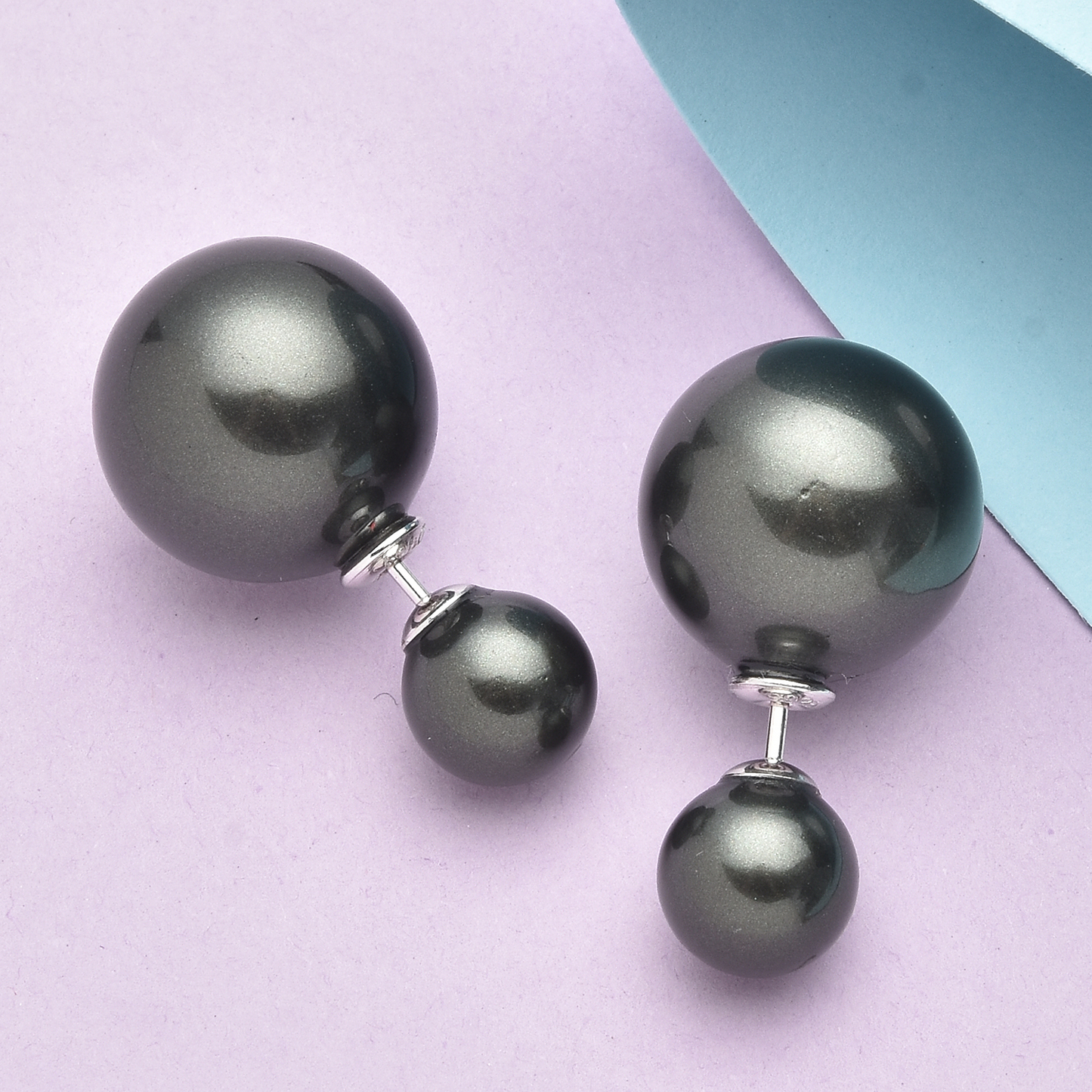 Shell Pearl Stud Earrings in Rhodium